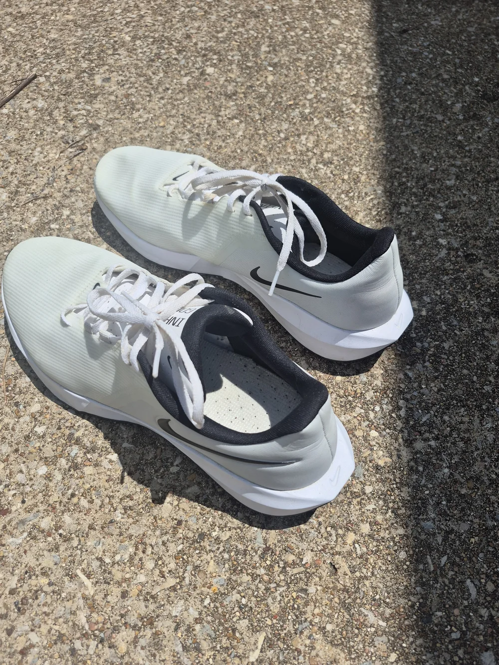 Nike Men’s White and Black Low-Top Sneakers